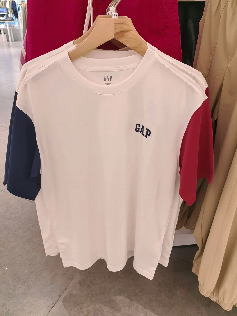 Gap men's and women's 2026 summer new moisture absorbing quick drying cool feeling logo loose round neck short sleeved T-shirt 891408