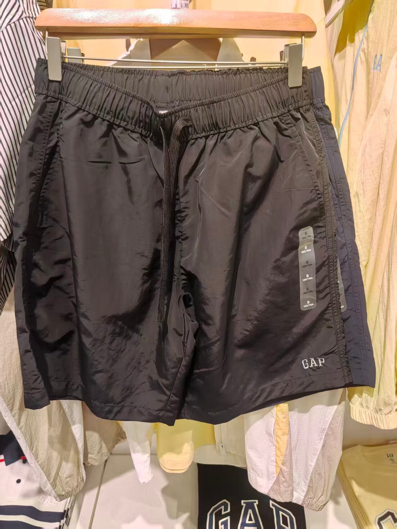 GAP Men's Comfort Straight Leg Casual Shorts (Black)