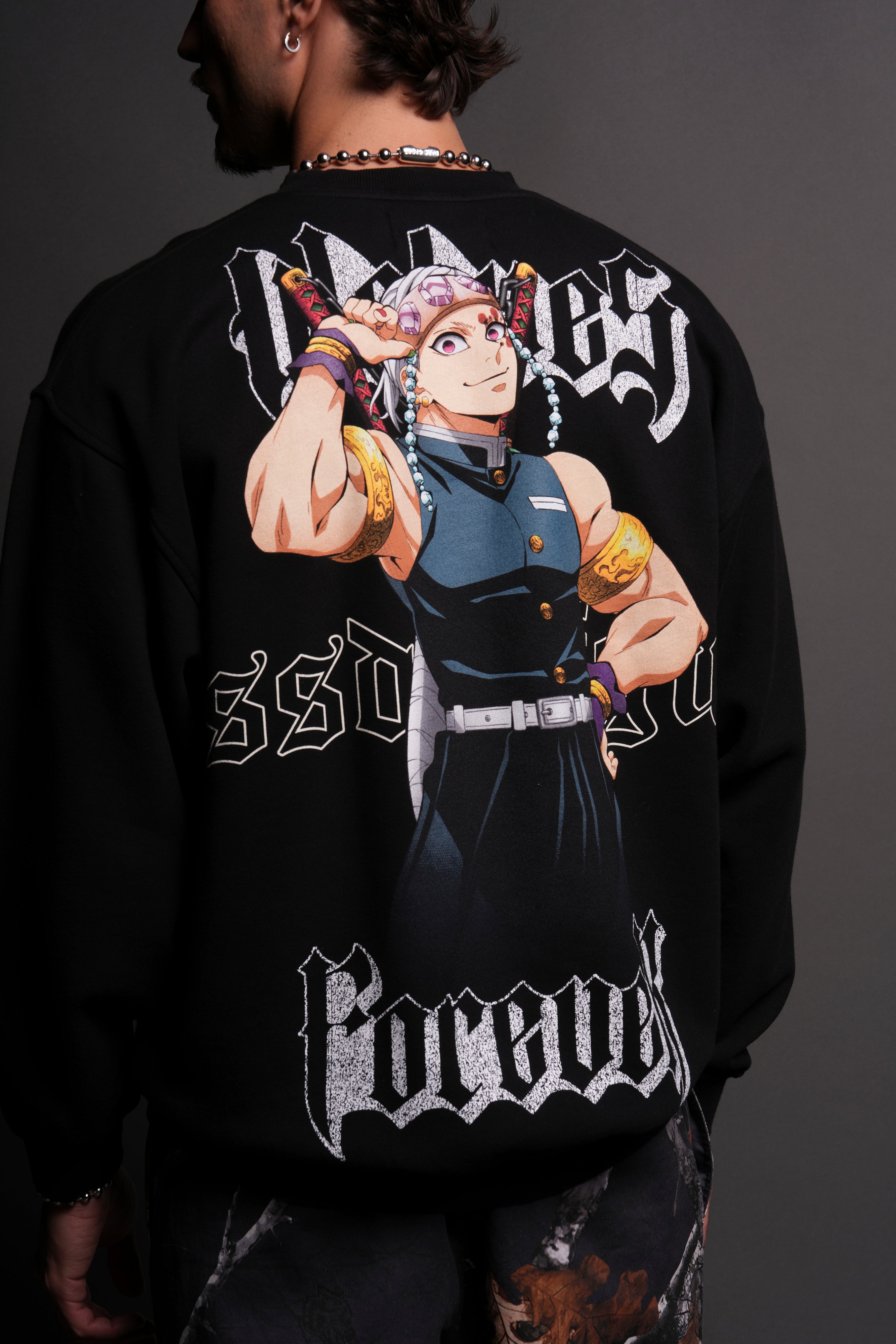 Breath Of Wolves London Crewneck in Black