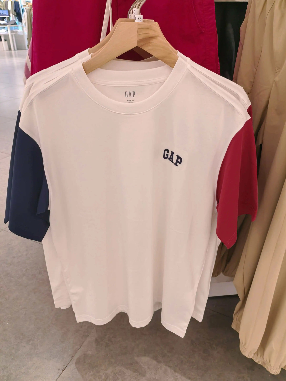 Gap men's and women's 2026 summer new moisture absorbing quick drying cool feeling logo loose round neck short sleeved T-shirt 891408