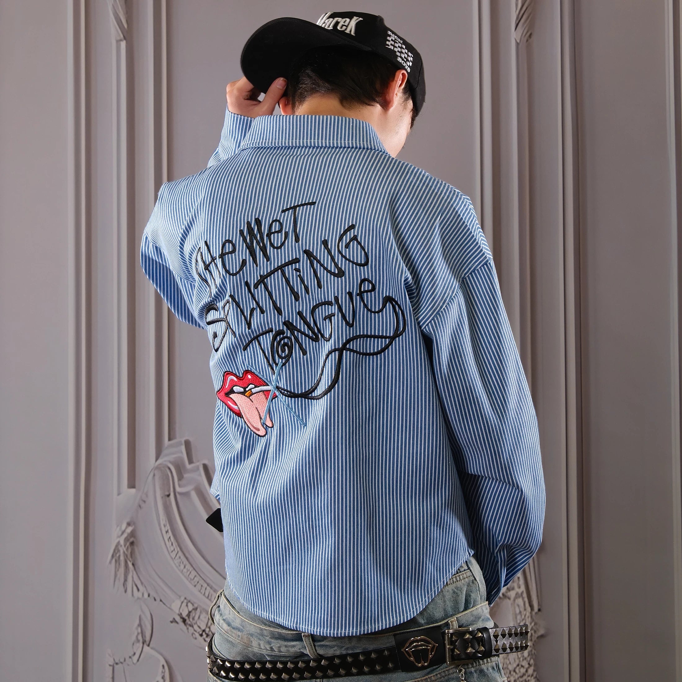 THEWET 2025 Autumn Equinox Tongue Stripe Casual Loose LOGO Embroidered Couple Fun Lips Letter Shirt