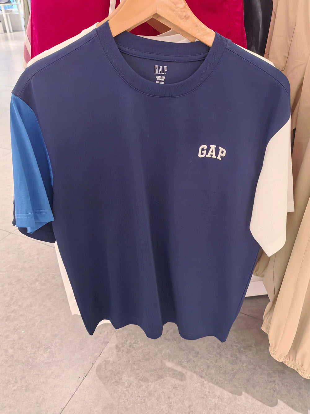 Gap men's and women's 2026 summer new moisture absorbing quick drying cool feeling logo loose round neck short sleeved T-shirt 891408