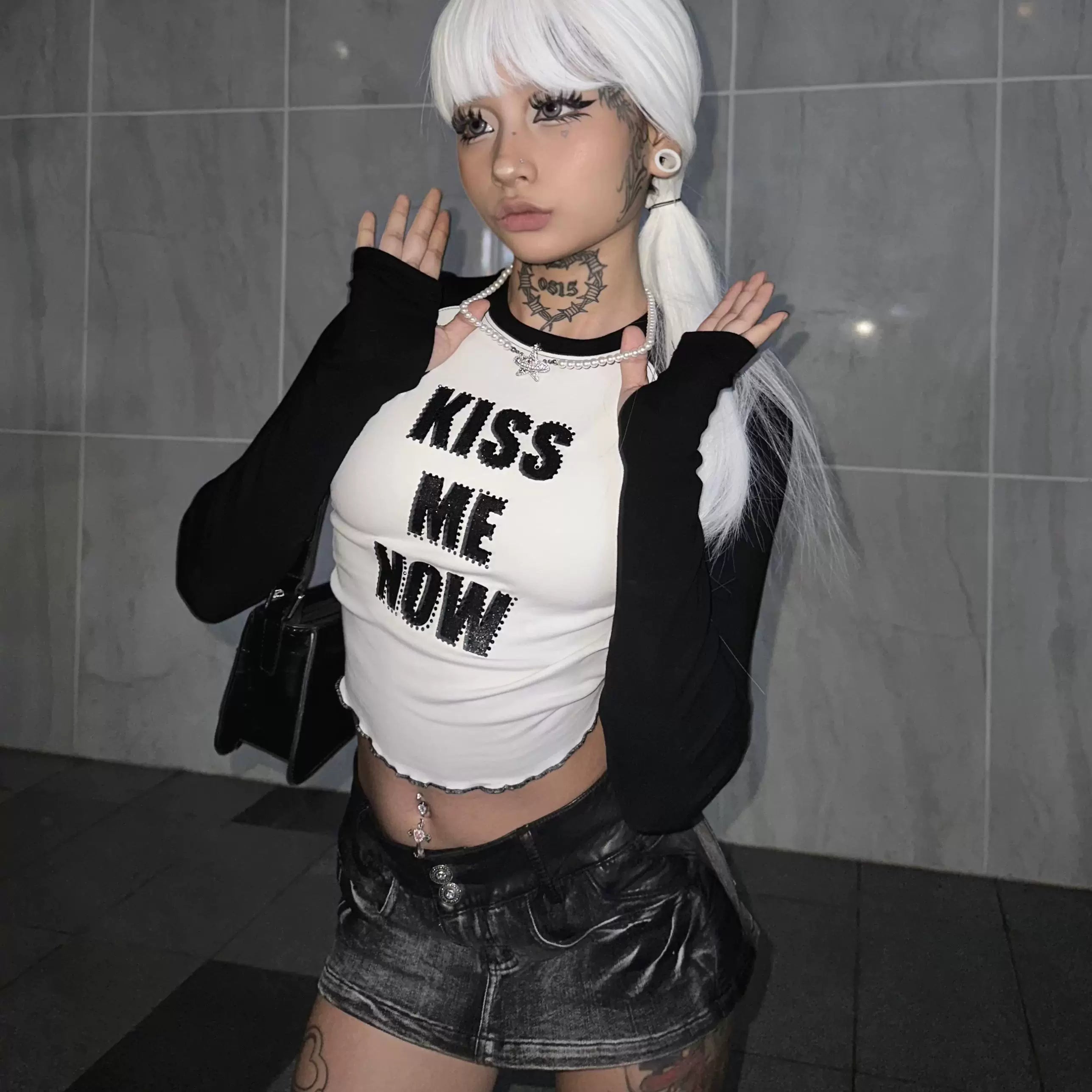 LILWET GIRL Mushroom Edge Water Diamond Printed KISS Long TEE Spicy Girl Leaky Umbilical Close fitting Long Sleeve T-shirt